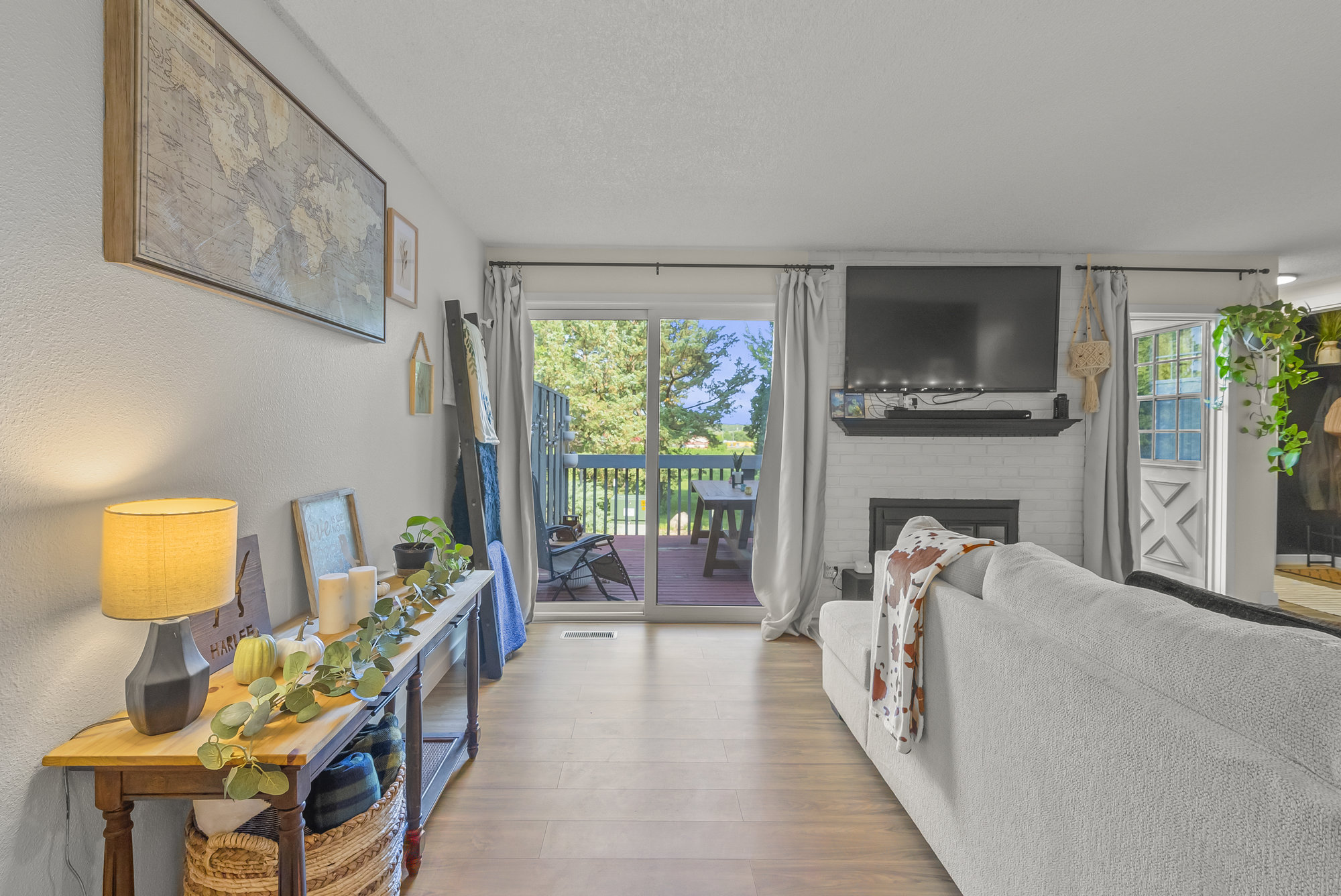 Check out this Fully Renovated & Move-In-Ready Timberline Condo in Waterloo